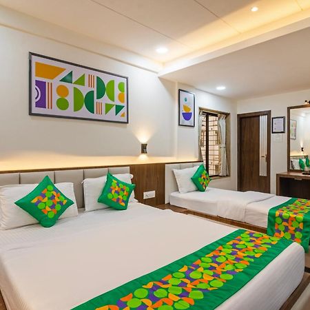 Treebo Petals Banquet & Suites - Kolkata Bagian luar foto