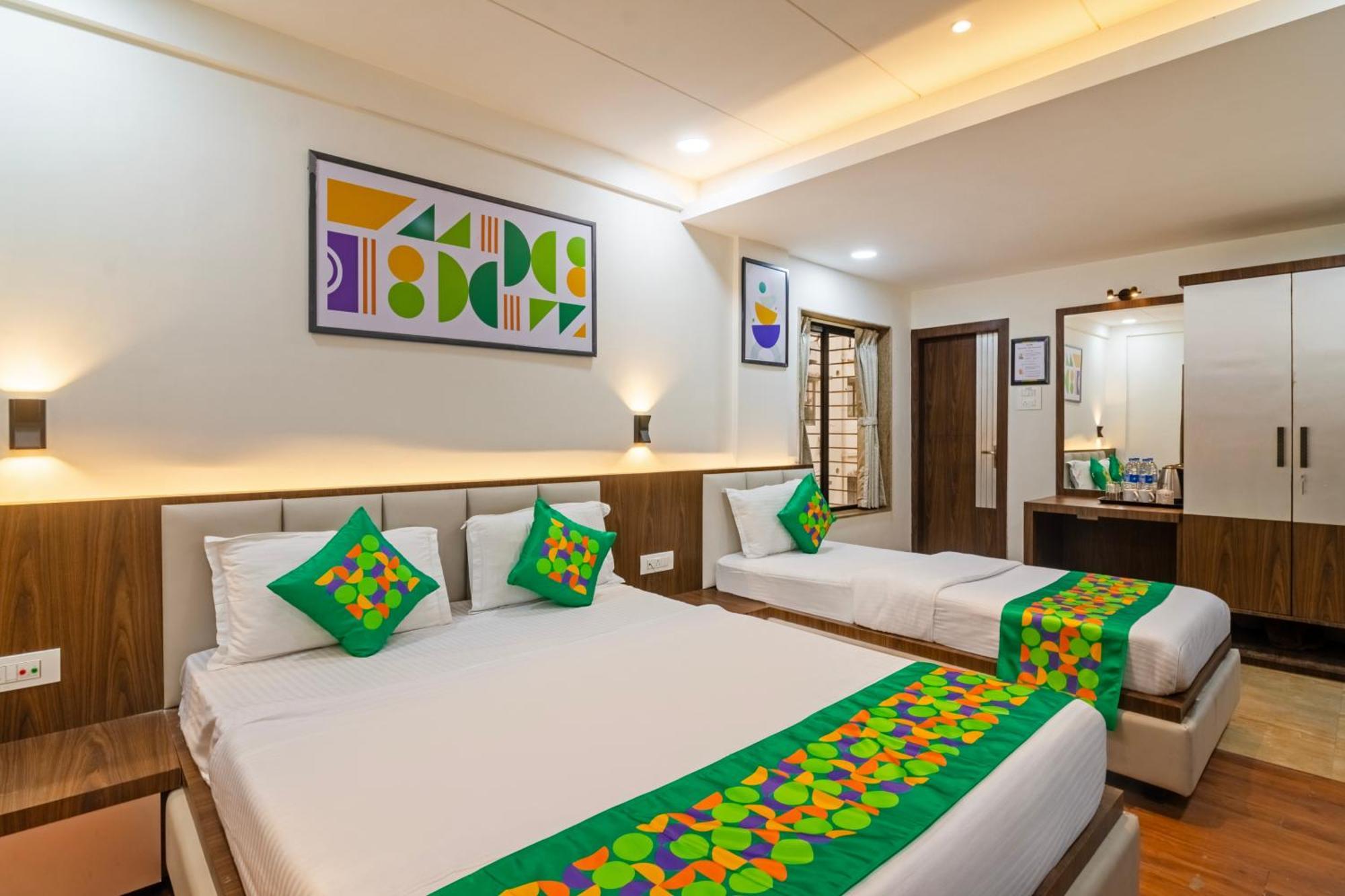 Treebo Petals Banquet & Suites - Kolkata Bagian luar foto