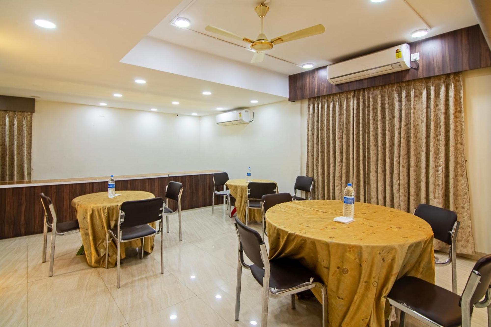 Treebo Petals Banquet & Suites - Kolkata Bagian luar foto