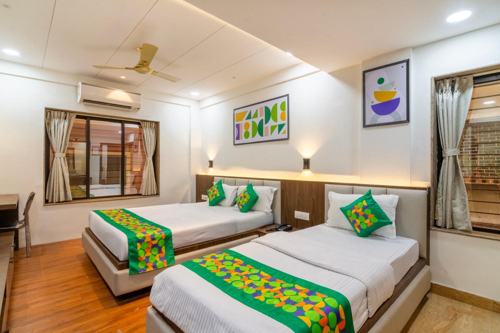 Treebo Petals Banquet & Suites - Kolkata Bagian luar foto