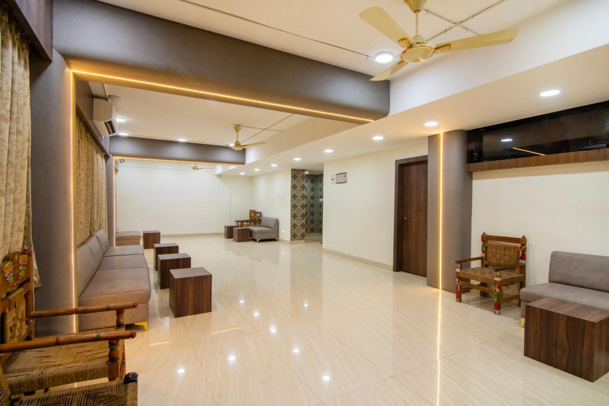 Treebo Petals Banquet & Suites - Kolkata Bagian luar foto