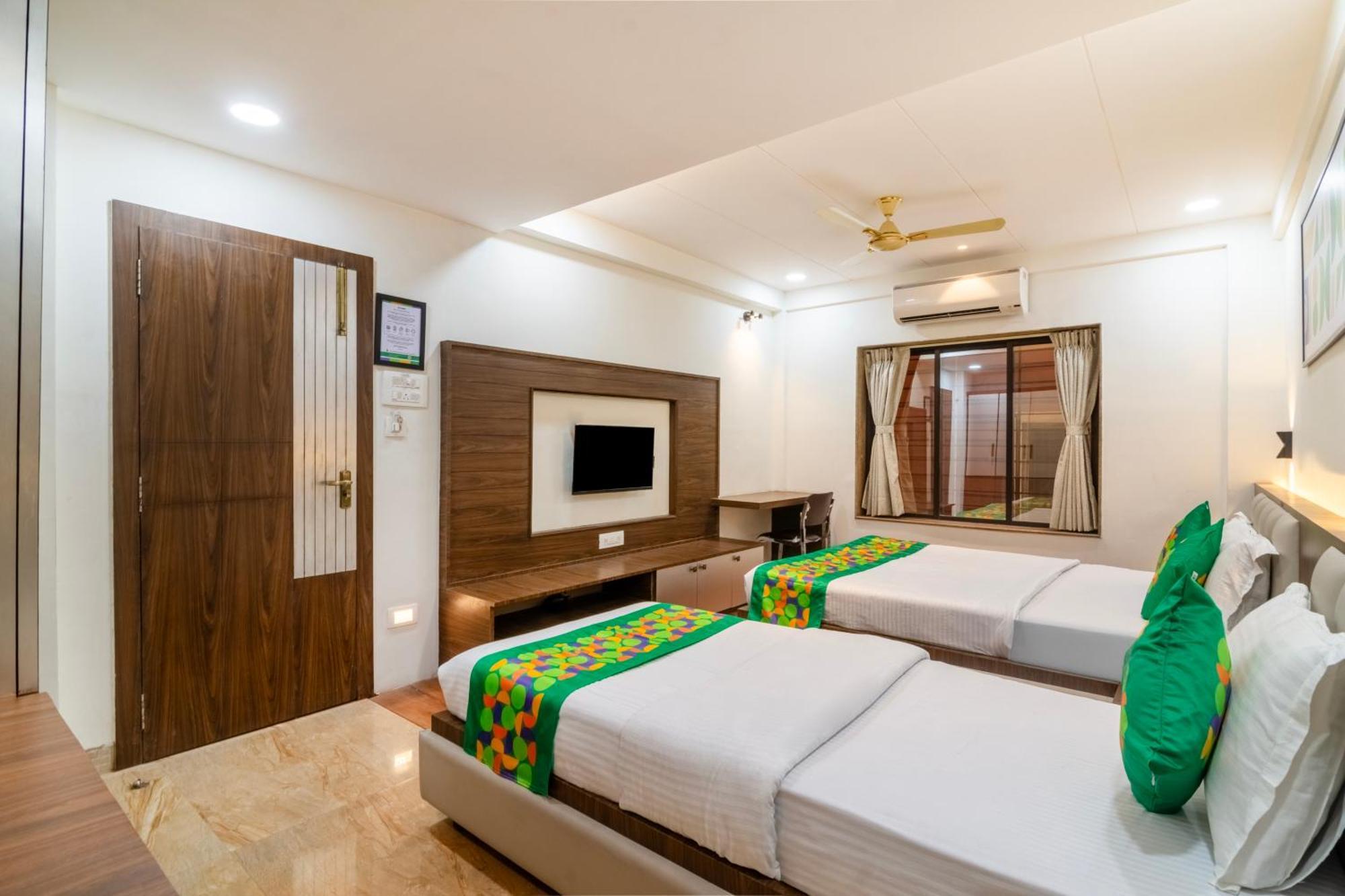 Treebo Petals Banquet & Suites - Kolkata Bagian luar foto