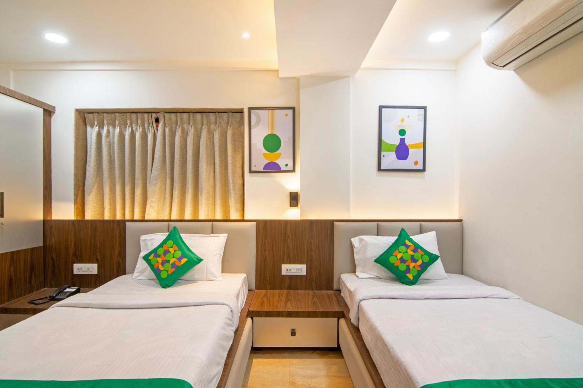 Treebo Petals Banquet & Suites - Kolkata Bagian luar foto