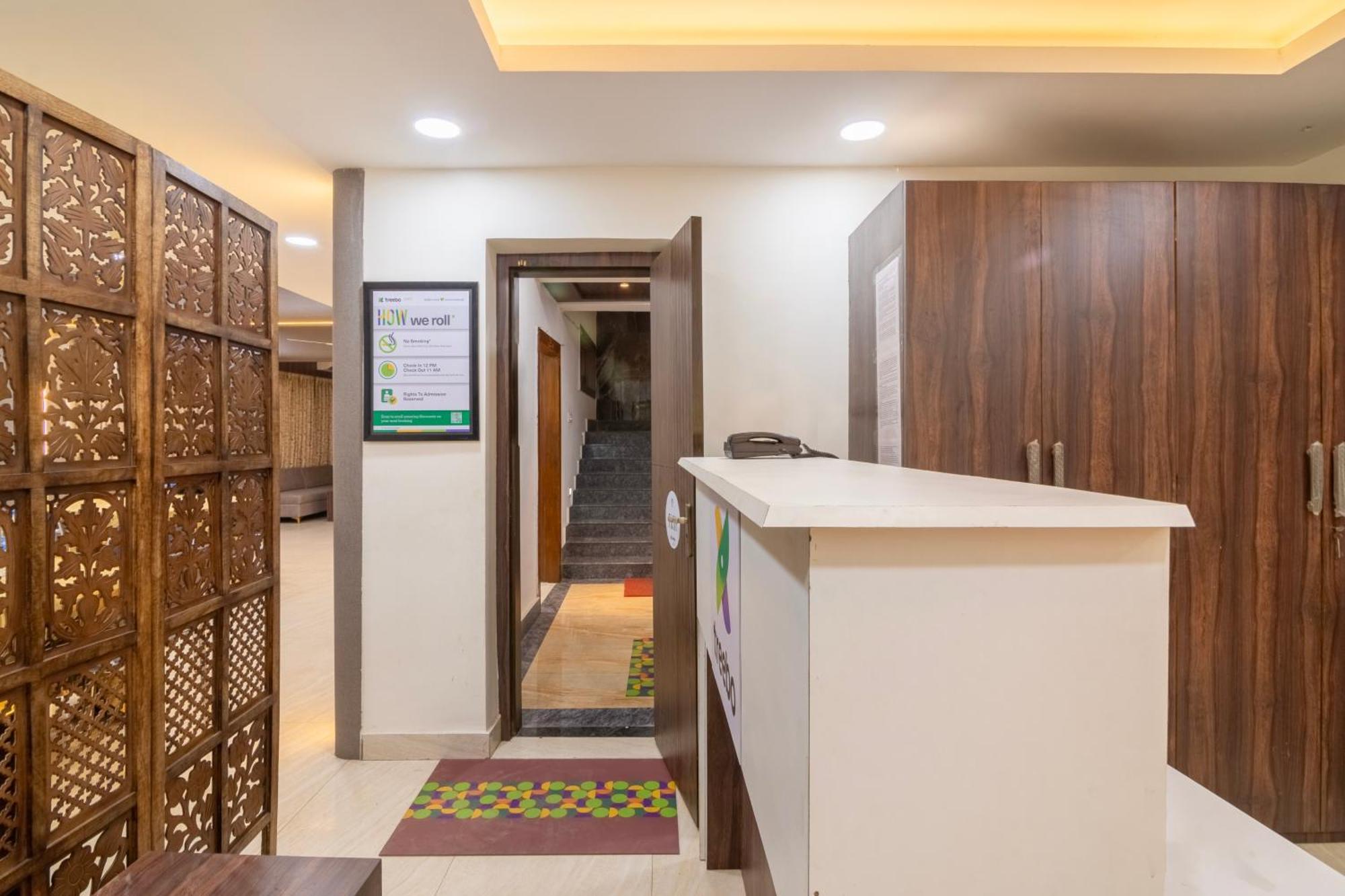 Treebo Petals Banquet & Suites - Kolkata Bagian luar foto
