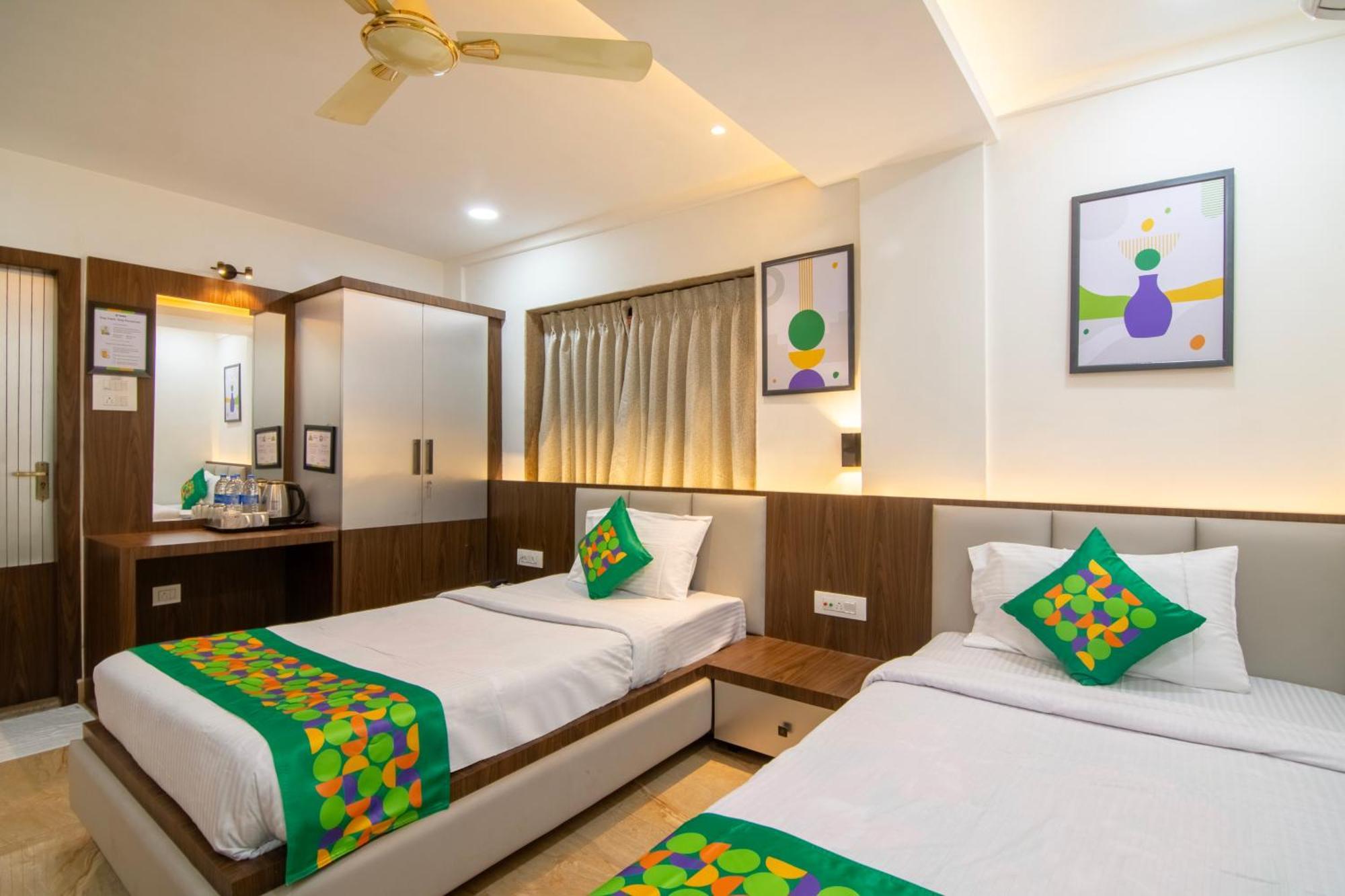 Treebo Petals Banquet & Suites - Kolkata Bagian luar foto
