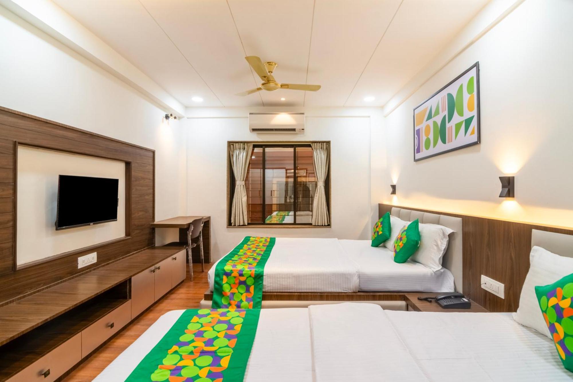 Treebo Petals Banquet & Suites - Kolkata Bagian luar foto