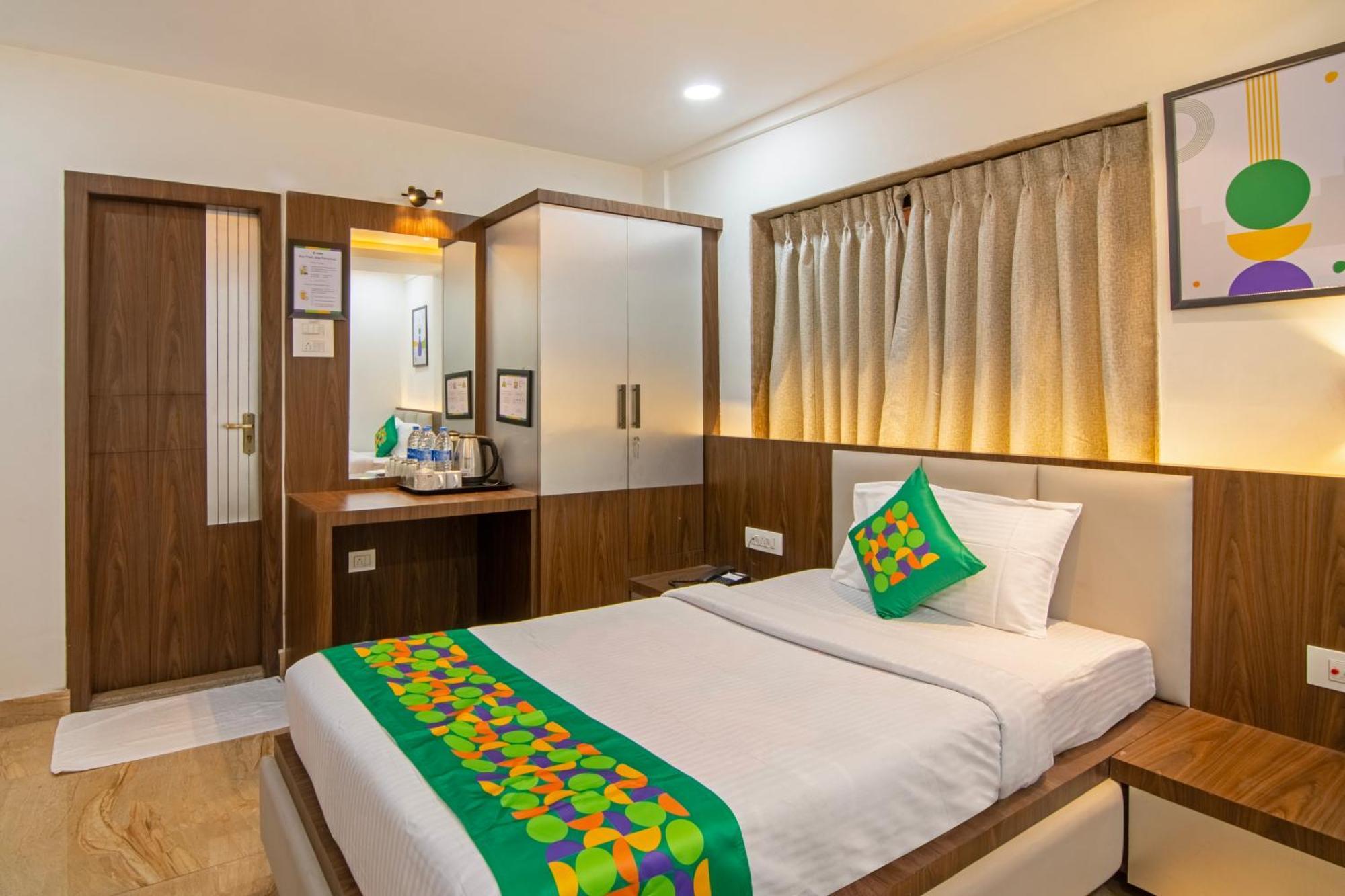 Treebo Petals Banquet & Suites - Kolkata Bagian luar foto