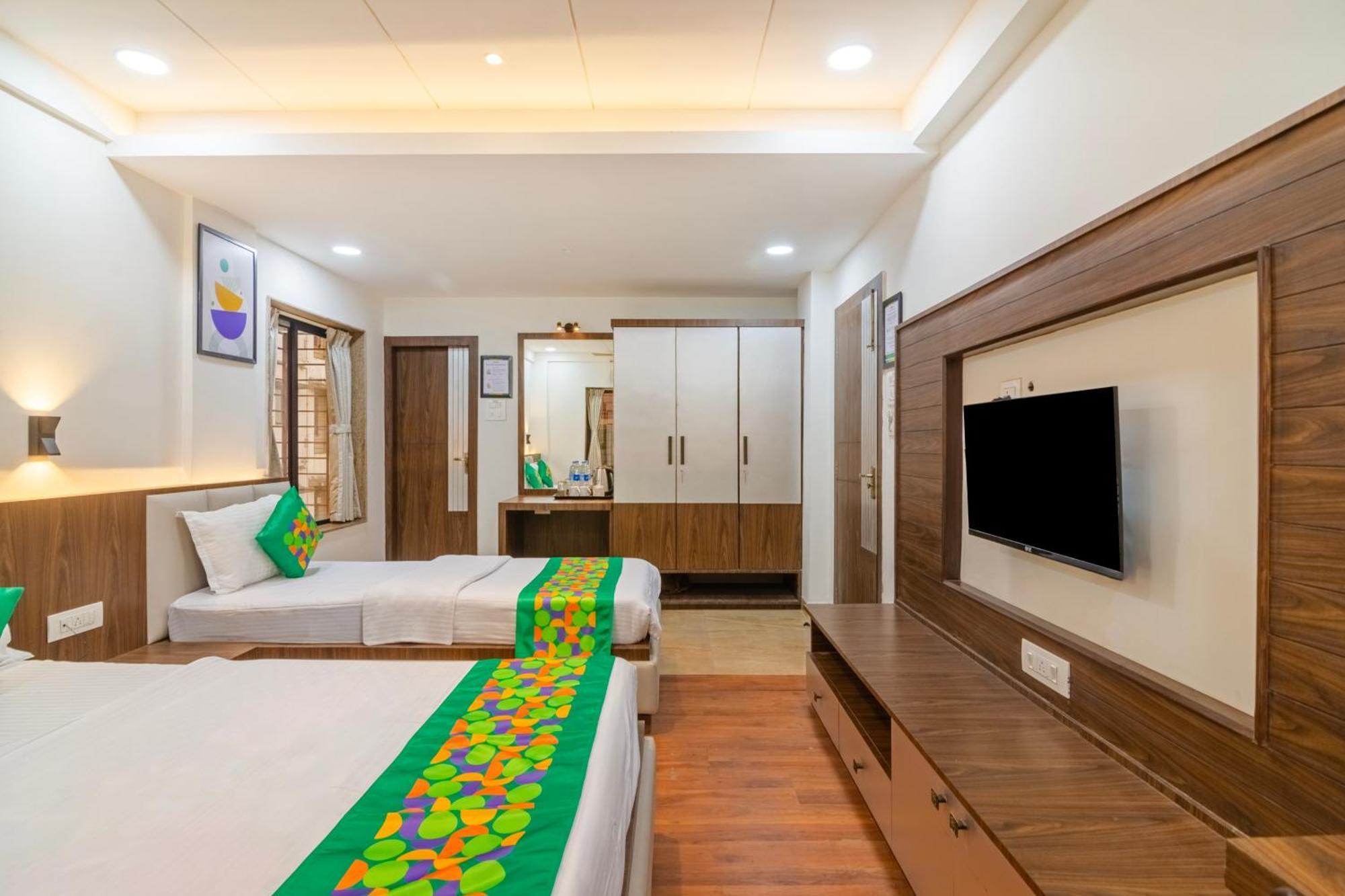 Treebo Petals Banquet & Suites - Kolkata Bagian luar foto